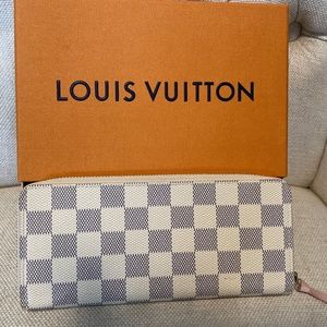 Louis Vuitton Zippy Wallet